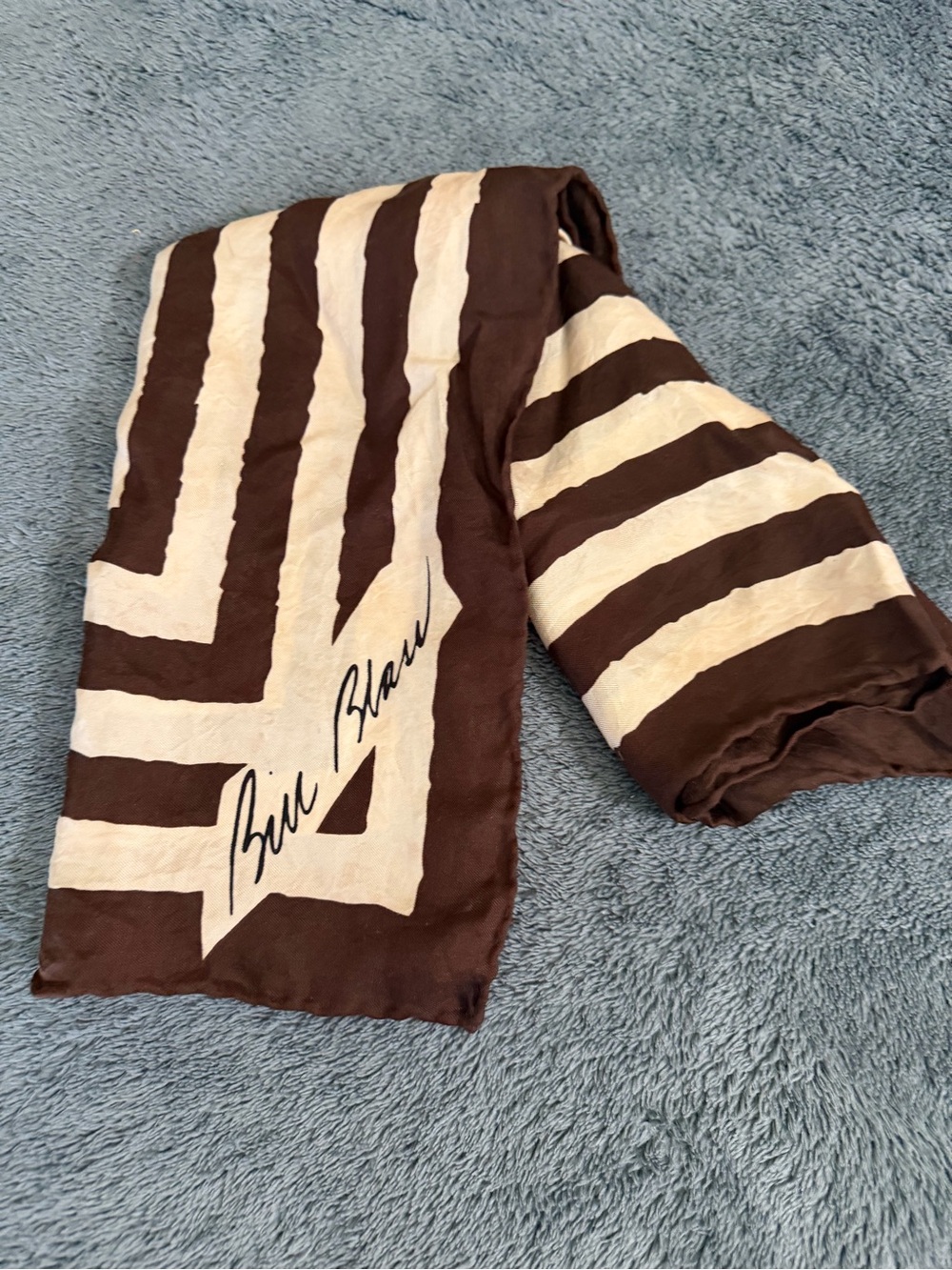 Women’s vintage Bill Blass Brown & Cream scarf